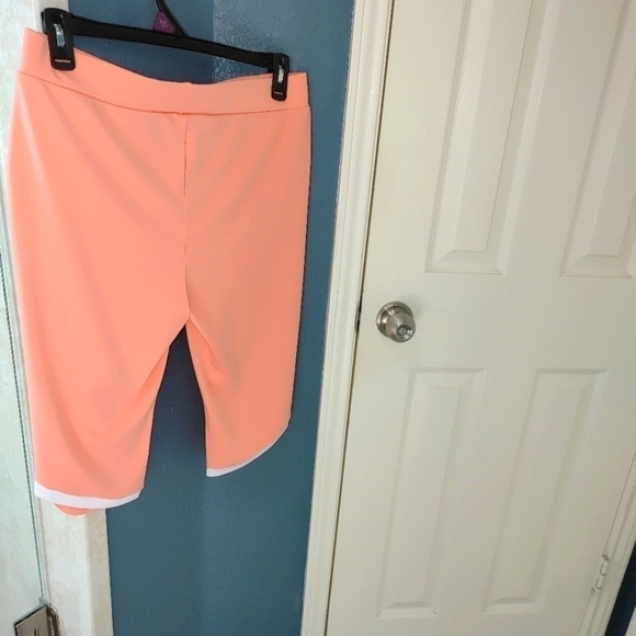 NWOT Elastic Waist Peach and White Stretchy Capris XXL - Picture 3 of 8